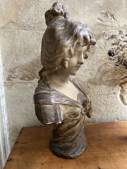 French school, 1906

Terracotta bust representing...