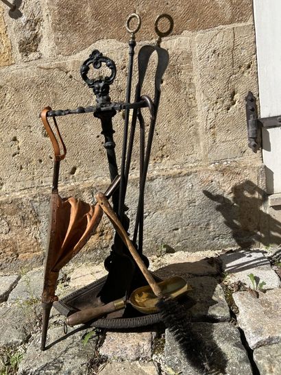Fire server in cast iron and bronze decorated...