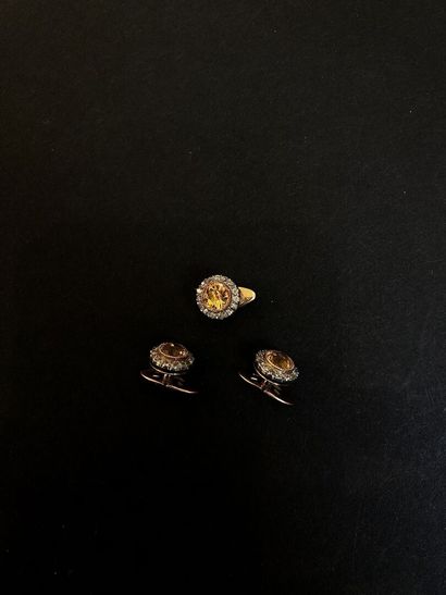 Set of gold breastplate buttons, fine yellow...