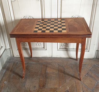 Louis XV period game table in fruit wood.

It...