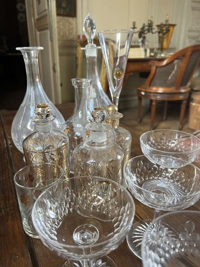 HANDKERCHIEF of various glassware (flasks,...