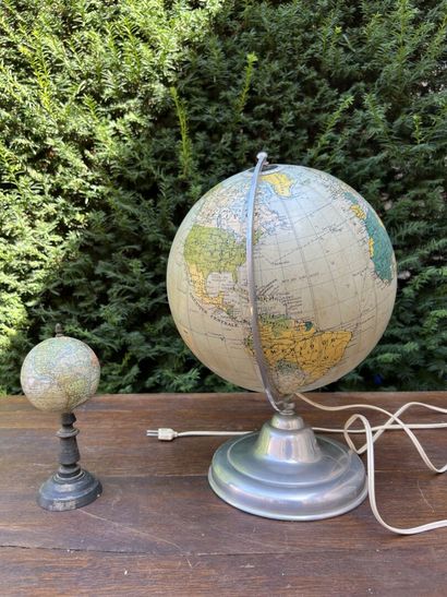 Set of 2 world maps. 20th c.
