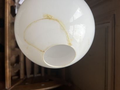 Opaline lamp XXth century 

H. 70 cm

We...