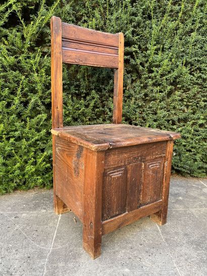 Salt box in the shape of a seat, 19th c.

H....