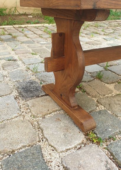 Oak coffee table, XXth century

H. 49,5 L.95...