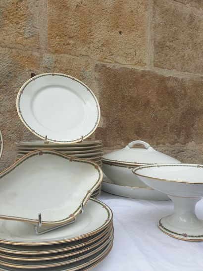 LIMOGES, XXth century

Service including...