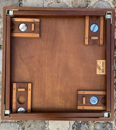 Bridge table 

H. 70, L. 79 x 79 cm