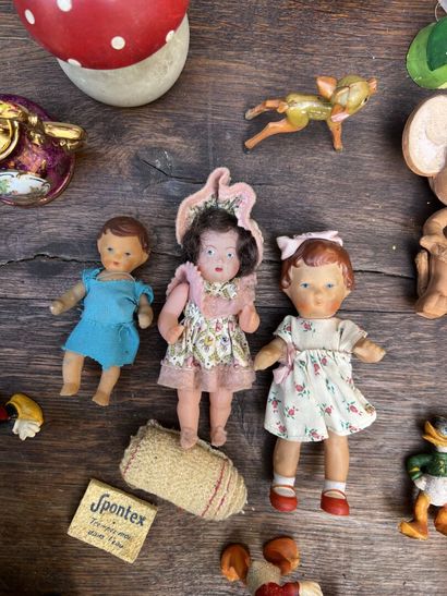 Large lot of dolls, comic book figures, wind-up...