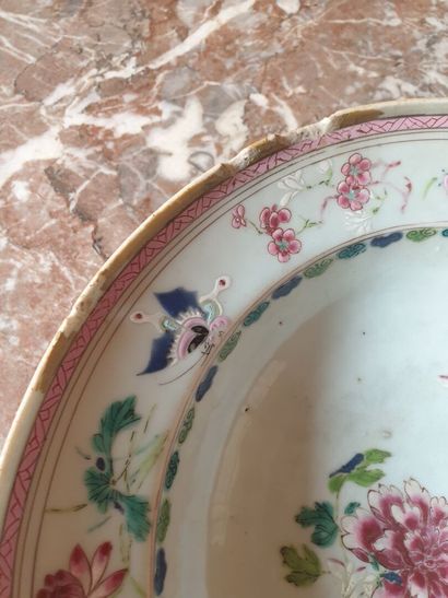 CHINA, late 18th century

Pink family bearded...