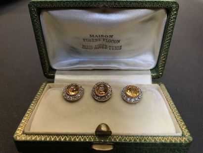 Set of gold breastplate buttons, fine yellow...