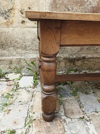 Rectangular oak coffee table, 20th century

H.52,5,...