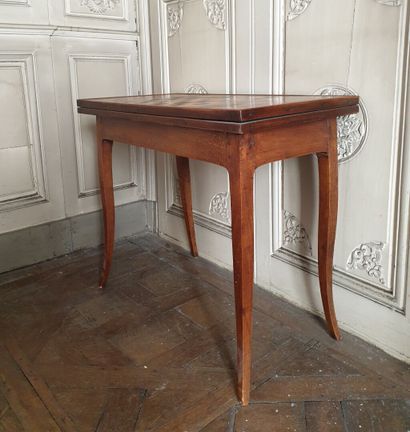 Louis XV period game table in fruit wood.

It...