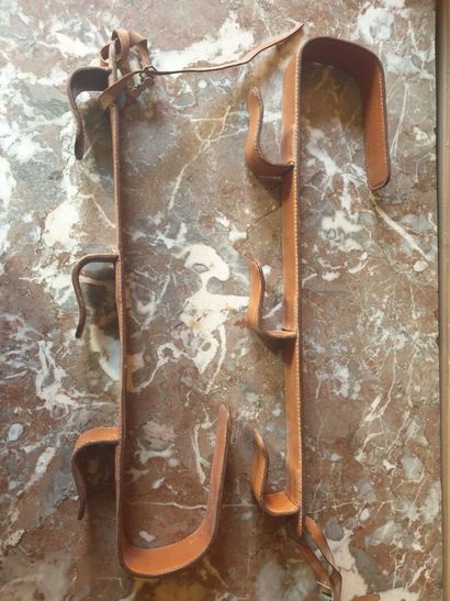 Saddle leather gun rack 

H. 53 cm