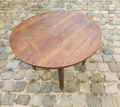 Dining room table in natural wood, 20th century

It...