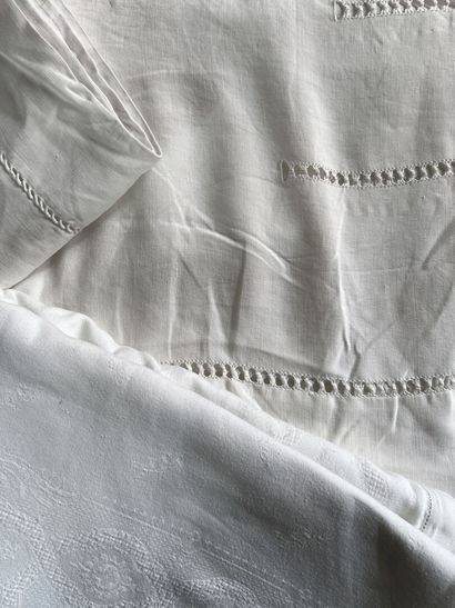 Lot of linen including tablecloths, napk...