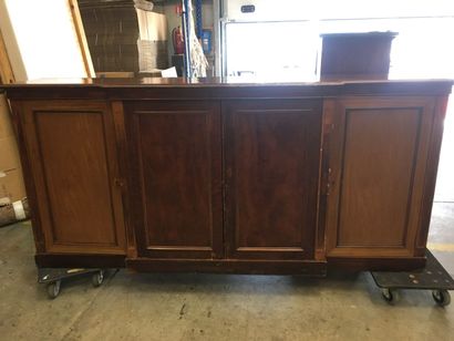 Mahogany and mahogany veneer sideboard

It...