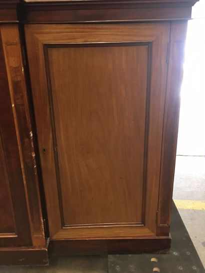 Mahogany and mahogany veneer sideboard

It...