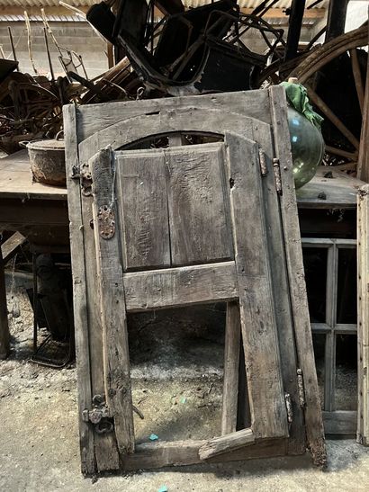 Wooden window, 18th century

H.110 cm L.73...