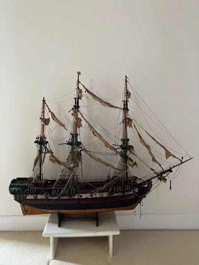 Small model of a three-masted boat 

Acc...