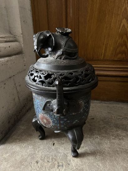 Perfume burner in patinated bronze and cloisonné...