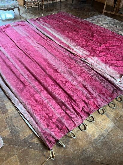 Pair of damask curtains, 18th century

356...