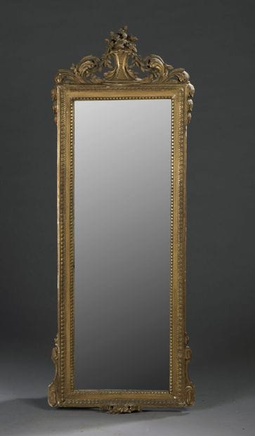 Rectangular mirror in molded and carved wood,...