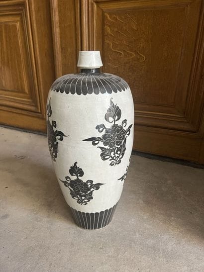 Ovoid vase, South China style

in porcelain

H.42...