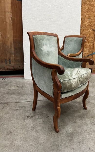 Paire de bergère en acajou et placage d'acajou...