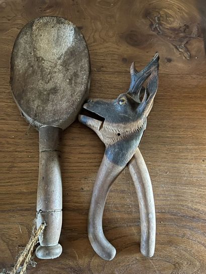Lot including a crown of office in iron,...