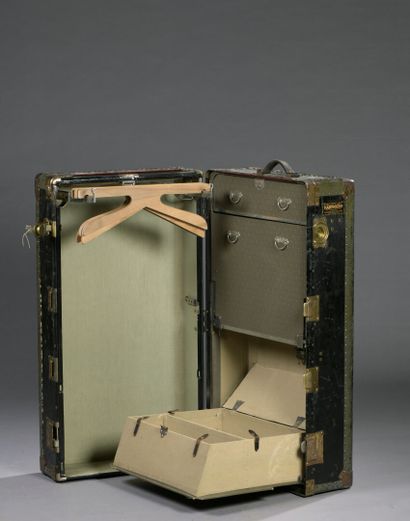 Car trunk HARTMANN

H. 101 cm