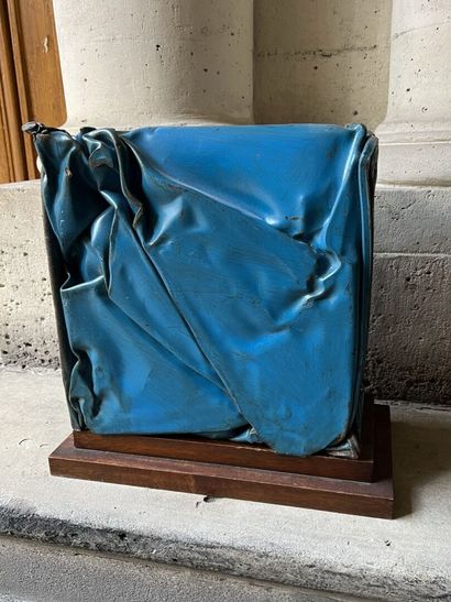 Compression in blue tinted steel, circa 1970-80

H.31...