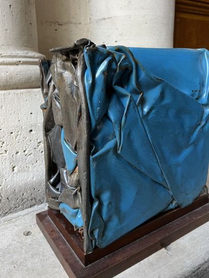 Compression in blue tinted steel, circa 1970-80

H.31...