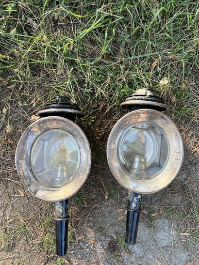 L.PLISSON, circa 1860-1880

Pair of lanterns...