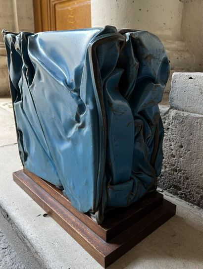 Compression in blue tinted steel, circa 1970-80

H.31...