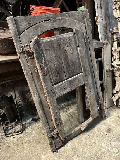 Wooden window, 18th century

H.110 cm L.73...