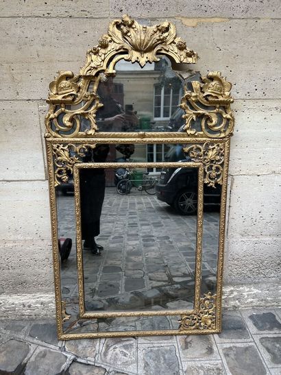 Regency period carved and gilded wood mirror
Decorated...