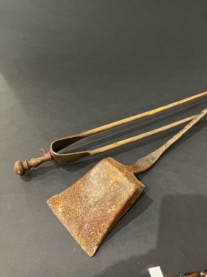 Shovel and tweezers of the Empire period...