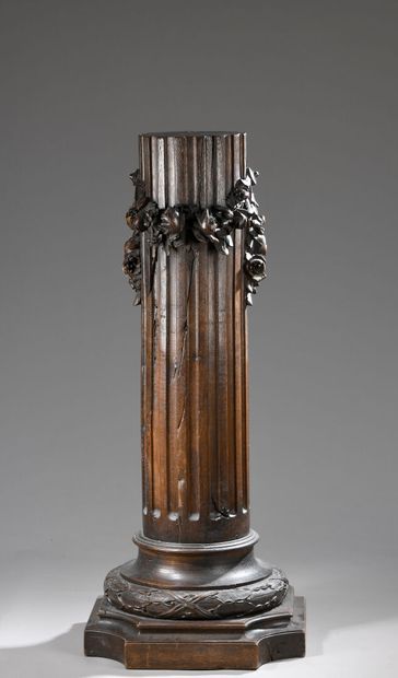 Carved and molded oak column, late 18th century
Fluted,...