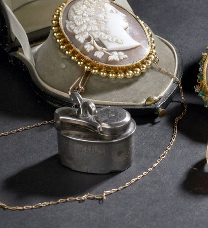 Silver inkwell, Paris 1762-1768
Oval shape.
Weight...