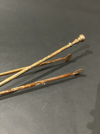 Shovel and tweezers of the Empire period...