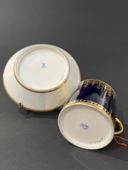 SÈVRES, Restoration period.
Porcelain cup...