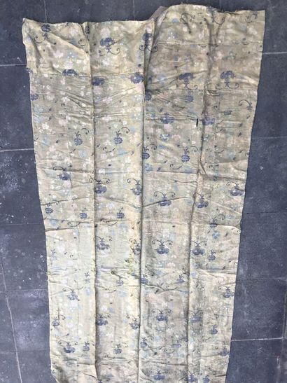 Part of a piece of furniture or a bed linen...