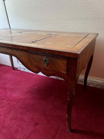 Flat desk in rosewood and violet veneer in...