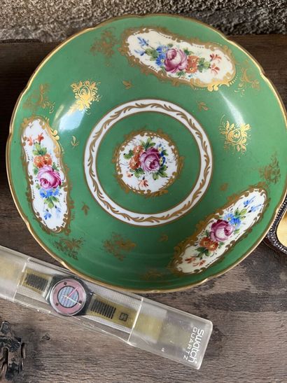 MANNETTE of various objects including a decorative...