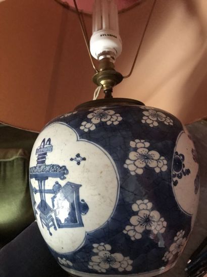 CHINE, XVIIe XVIIIe
Paire de pots en porcelaine...