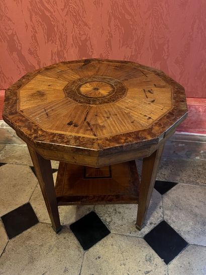 Gueridon in burr veneer, 20th century
It...