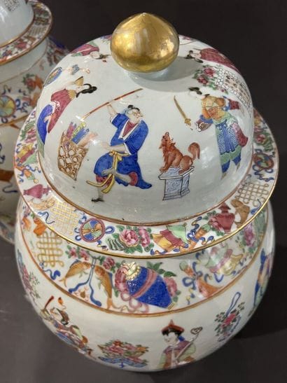 CHINE, début du XIXe siècle
Paire de potiches...