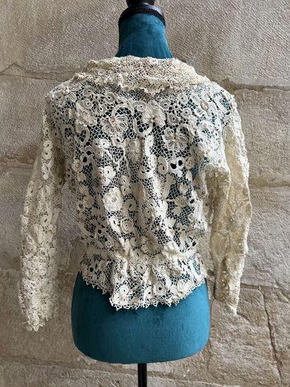 Romanian costumes, first third of the twentieth...