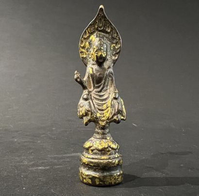 CHINE
Bouddha dans une mandorle en bronze...
