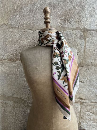 VALENTINO
Silk scarf with floral decoration...